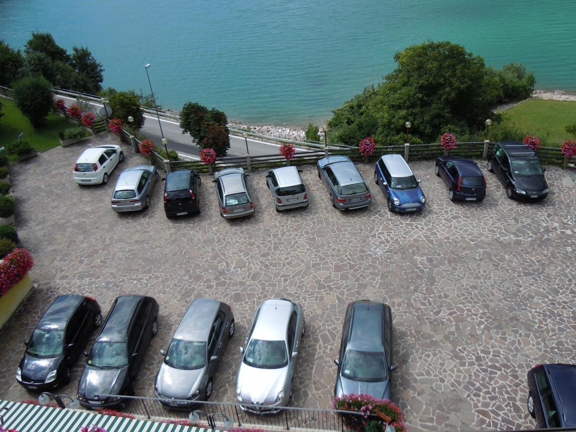 Hotel Fontanella Molveno Luaran gambar